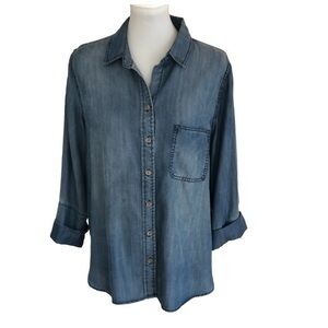 Long sleeve lightweight denim button down shirt